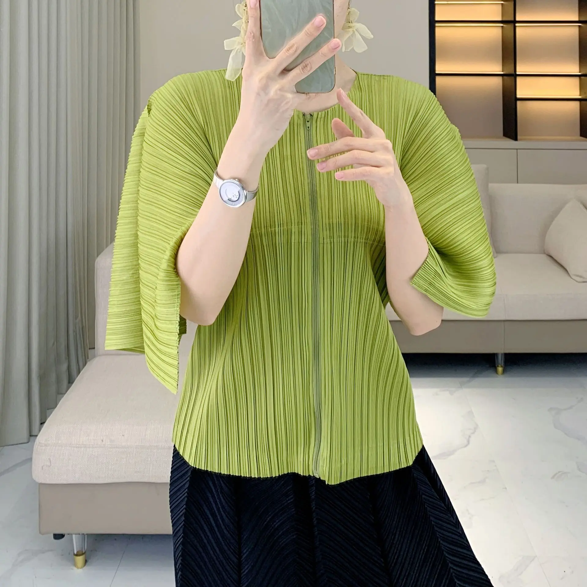 Miyake Pleated 2025 Summer New Solid Color Zipper Fashionable Round Neck Short Sleeve Top Women Casual Versatile Cardigan