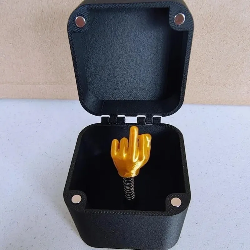 هدية مثالية لمزحة يدوية مثالية مع صندوق للبالغين، صندوق هدايا مزعج، هدية مزحة ممتعة لديكور مكتب المكتب وديكور المنزل #4