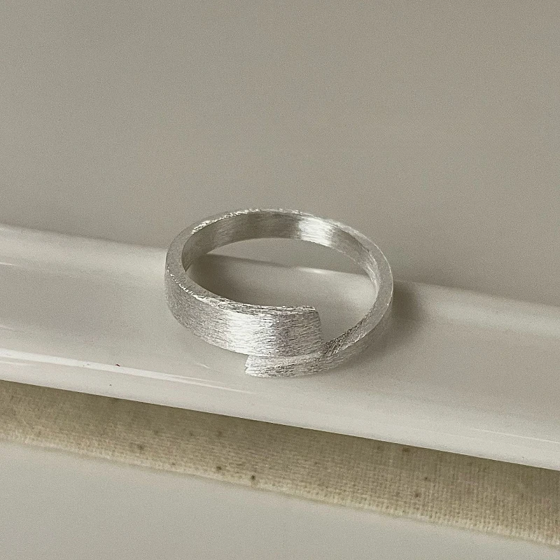 

Простое матовое серебряное кольцо с геометрическим рисунком, серебро 925, корейская версия, модное стильное кольцо на палец для женщин