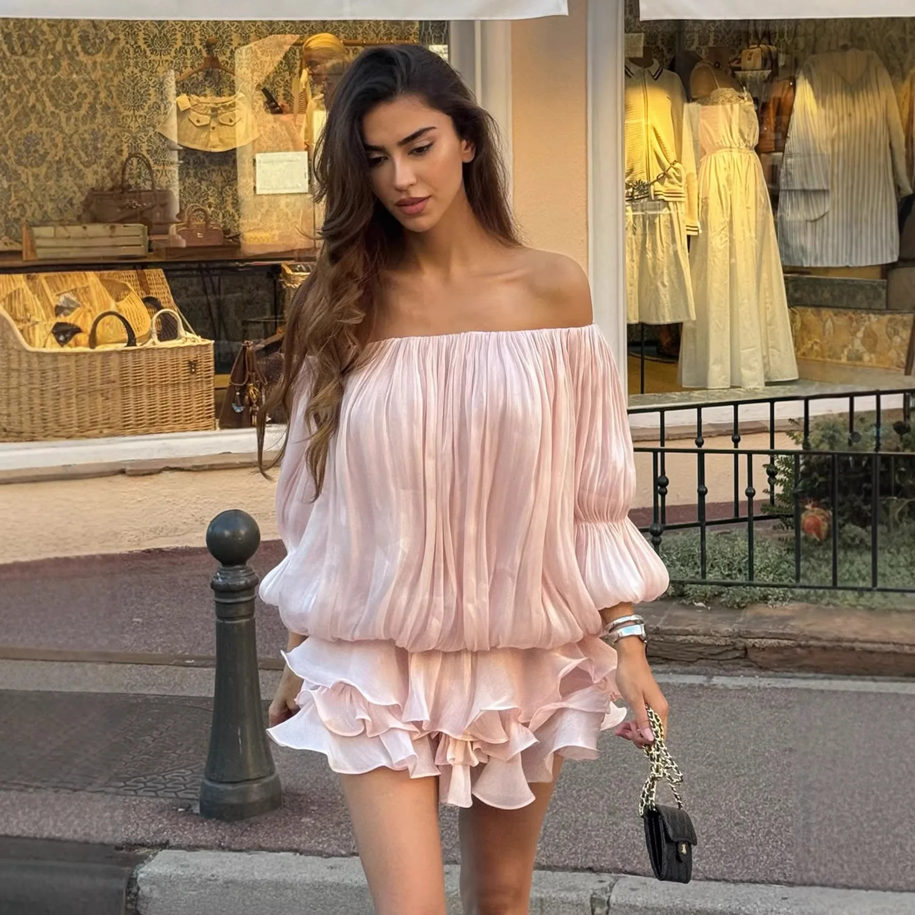 

Новая облегающая короткая юбка-кейк с открытыми плечами в европейском и американском стиле для создания эффекта стройности, сексуальная, с одним открытым плечом.