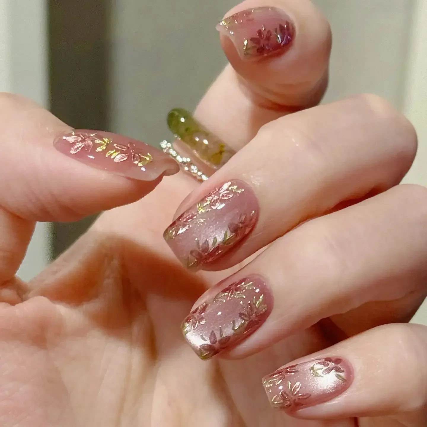 New Style Floral Blossoms Gilded Half Handmade Press On Nails Short Style Detachable Cat Eye Nail Flake Show White Student Style