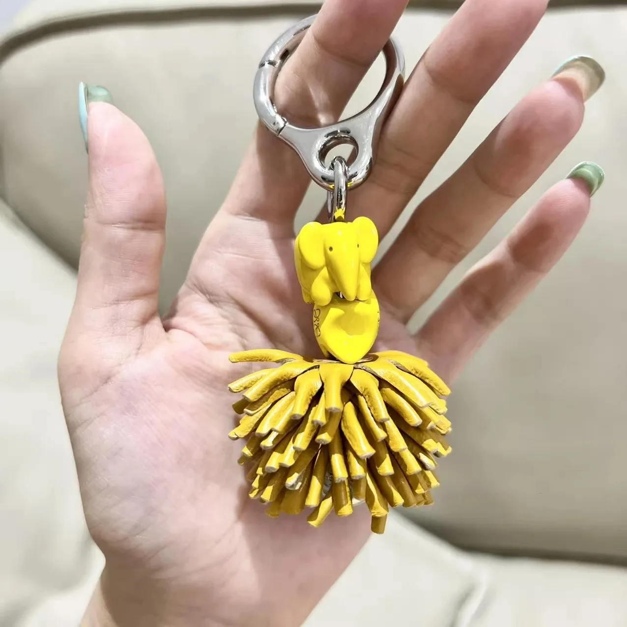 سلسلة مفاتيح على شكل فيل حيواني لطيف من الجلد الفاخر يمكنك صنعها بنفسك، مثالية لحقائب كروس ومفاتيح وديكور السيارة