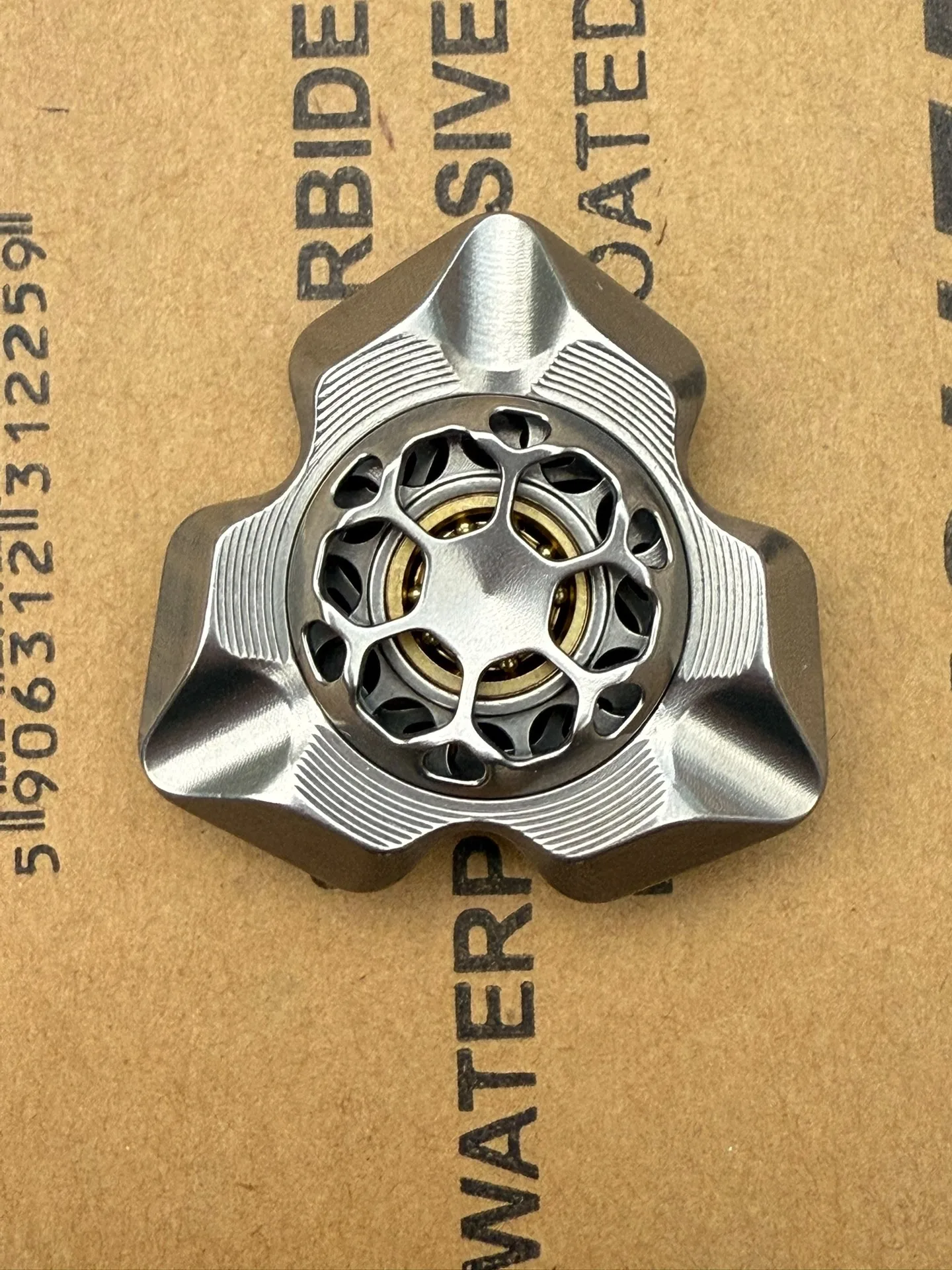 

Empress EDC stainless steel attack speed three leaf gyroscope , decompression toy