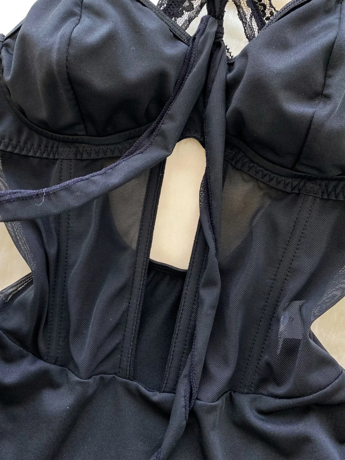 Foamlina mode croix sangle maille Body femmes Sexy noir dentelle insérer sans manches découpé mince désossé maigre Club fête corps haut