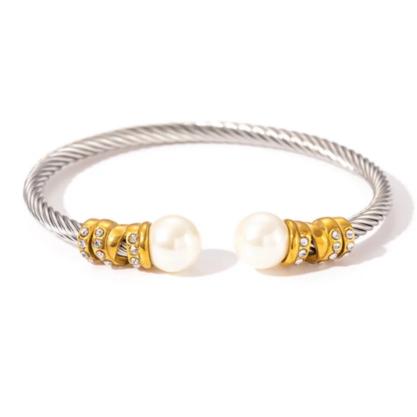 

CHARMING SOUTH SEA WHITE PEARL BRACELET