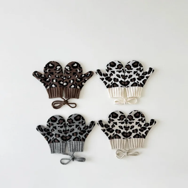 

2025 New Fashion Winter Baby Mittens Ins Leopard Print Thermal Gloves for Kids Warm Windproof Thick Toddler Mittens for Play