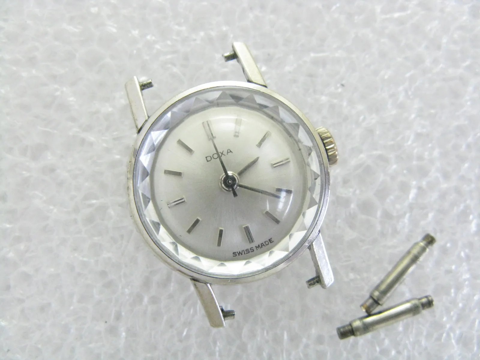 1980s Cutting refractometer medieval mechanical small lady watch doxa