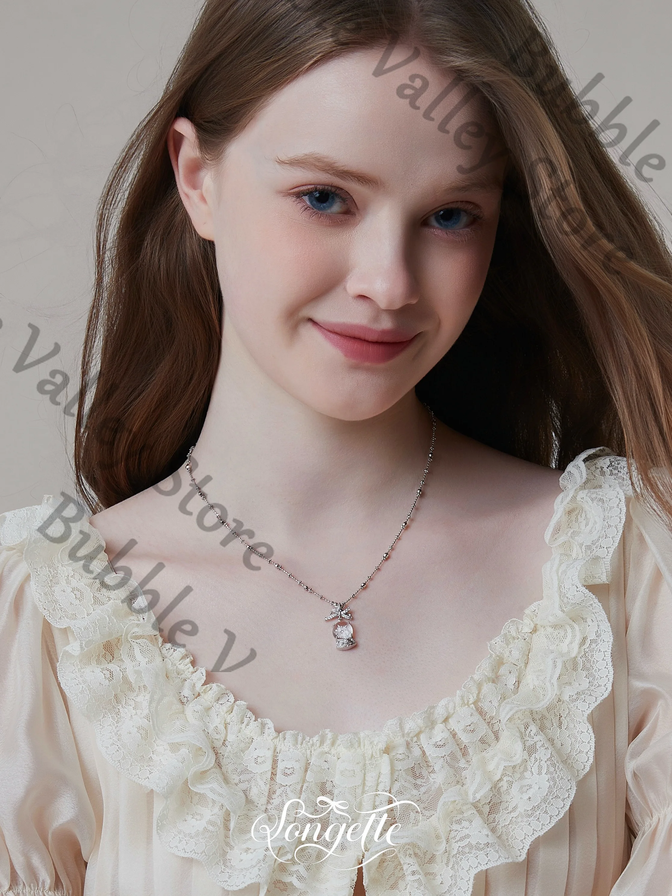 الحب والفضاء العميق أنيمي زين عيد ميلاد تأثيري ندفة الثلج صندوق تشغيل الموسيقى قلادة قلادة الكرتون الترقوة القلائد تميمة هدية عيد الميلاد