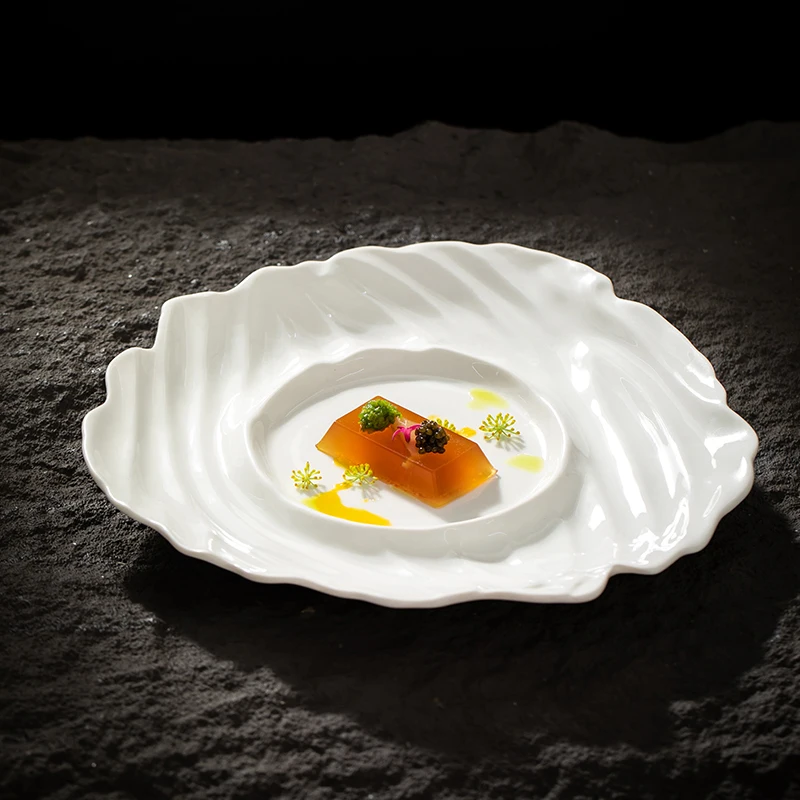 Special Shaped Ceramic Western Dish with Hotel Features Irregular Pure White Tableware in The Private Dining Roomof Theclubhouse