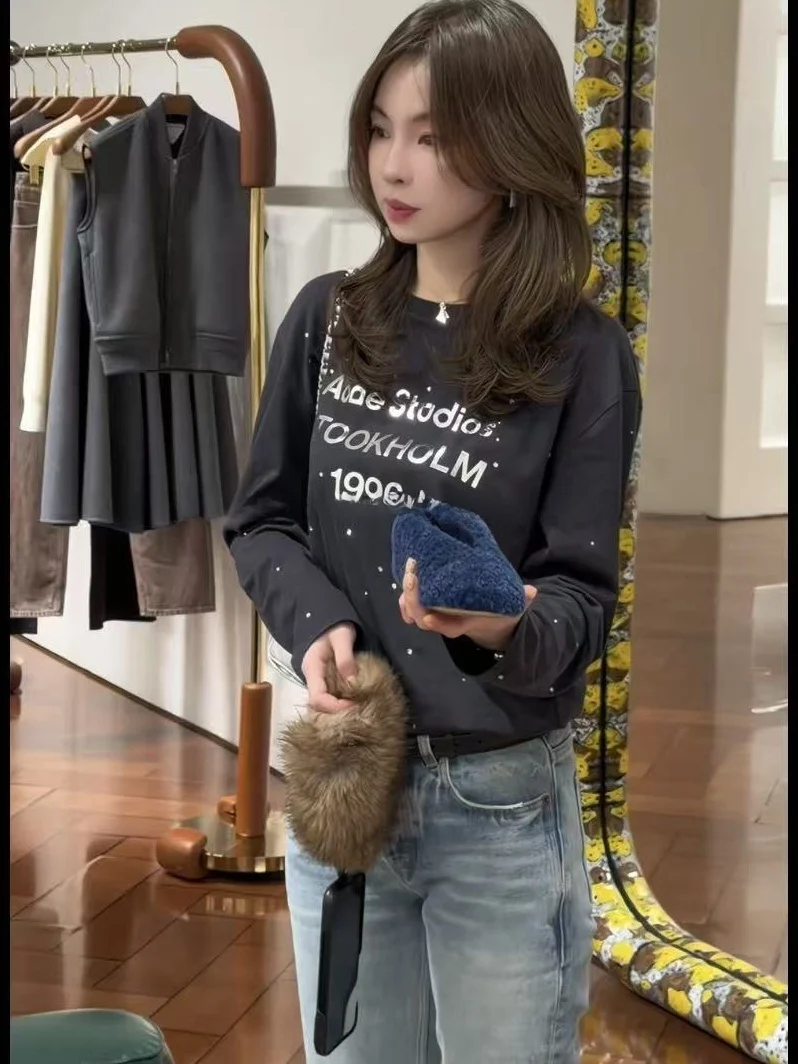 

Winter 2025 Versatile Long Sve Letter T-irt Rhinestone Base irt Women's Faion Diamond Glitter Top Boting Tee