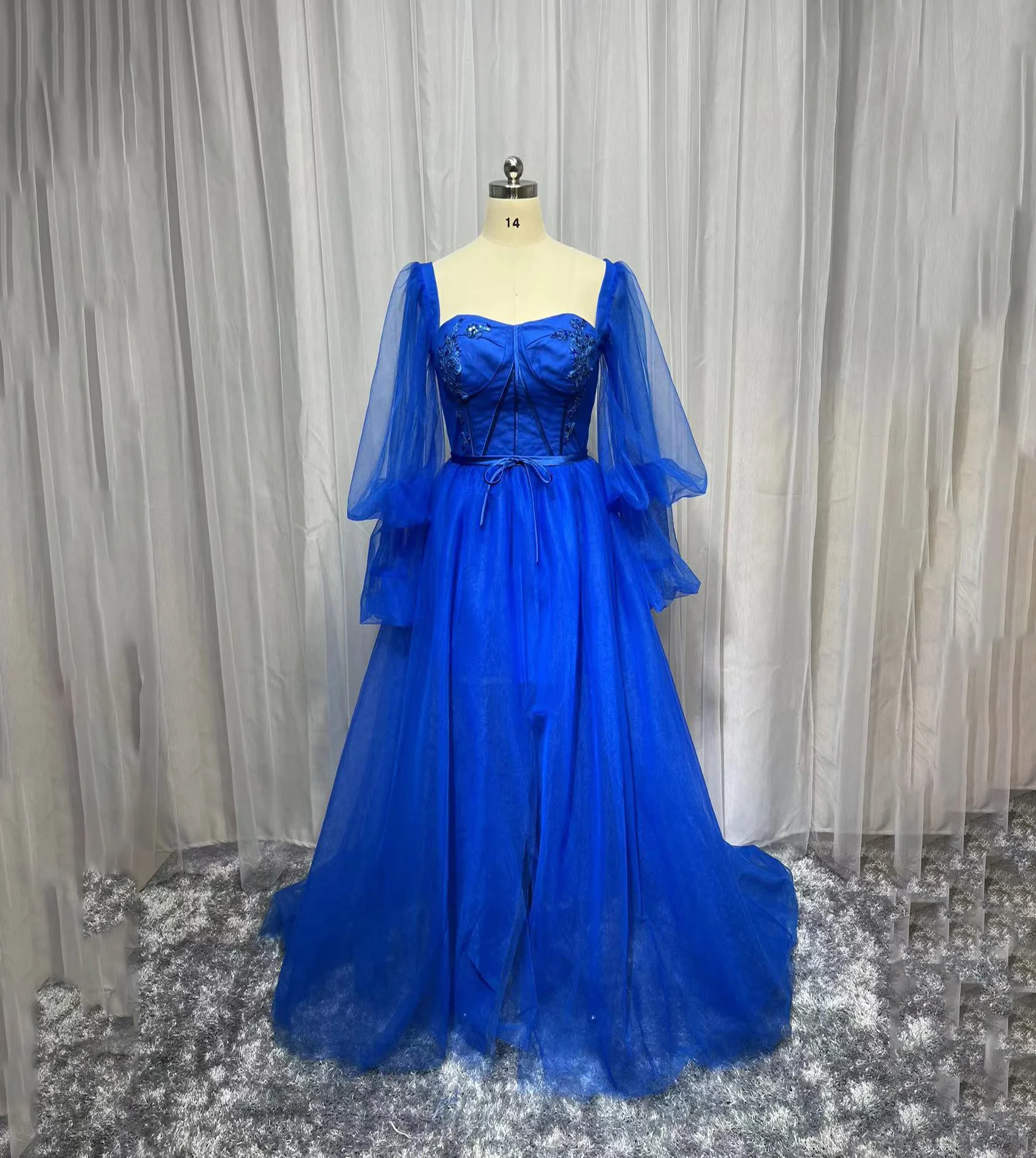 Gaun Prom Biru Ukuran Plus Sederhana Gaun Malam Ilusi Boning Terkena Lengan Puff Panjang Gaun Formal Tulle Celah Tinggi A-Line