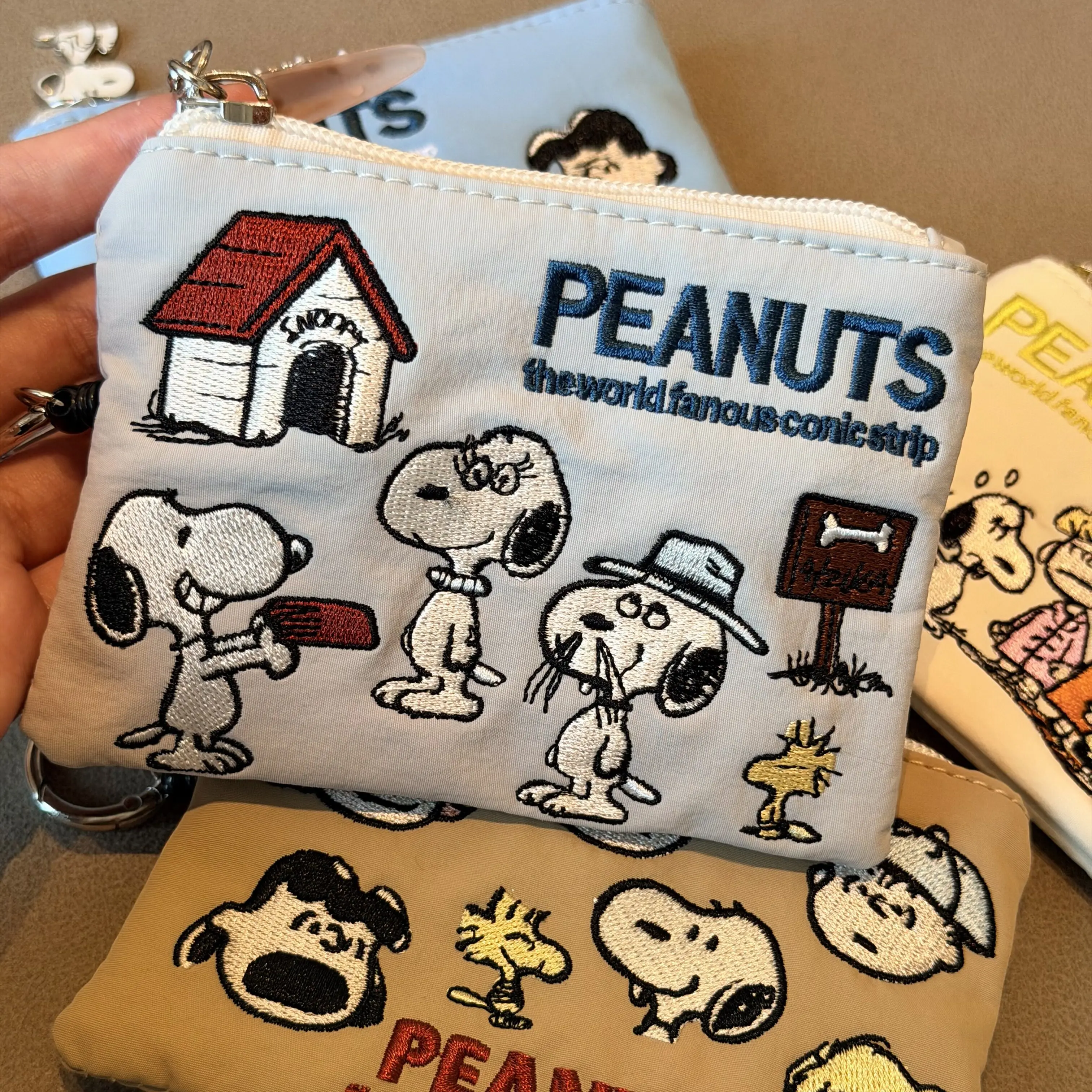 

Snoopy peripheral coin purse cartoon animation portable embroidery coin bag cute card holder storage birthday gift