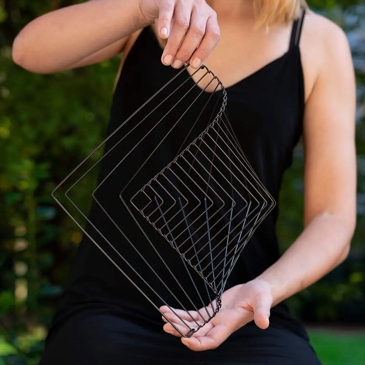 ABYA Square Wave, le tourne-vent fascinant, une œuvre d'art magique et apaisante