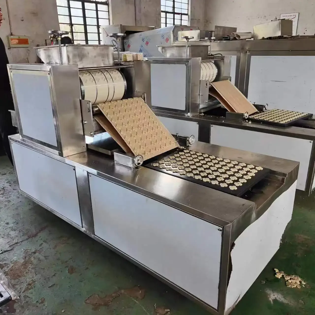 Commercial Cookies Biscuits Making Machine Walnut Cake Crisp Peach Forming Machine