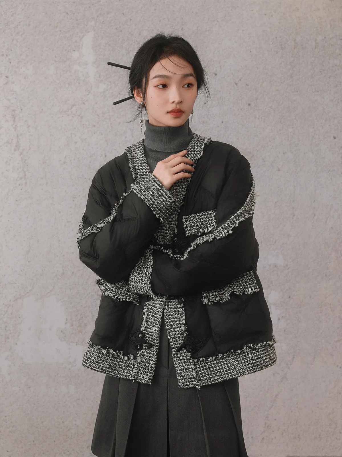 

Пуховик INGKO в стиле пэчворк с отделкой из искусственного меха, в стиле Small Fragrance, с длинными рукавами, V-образным вырезом, стандартного кроя, на белом утином пуху