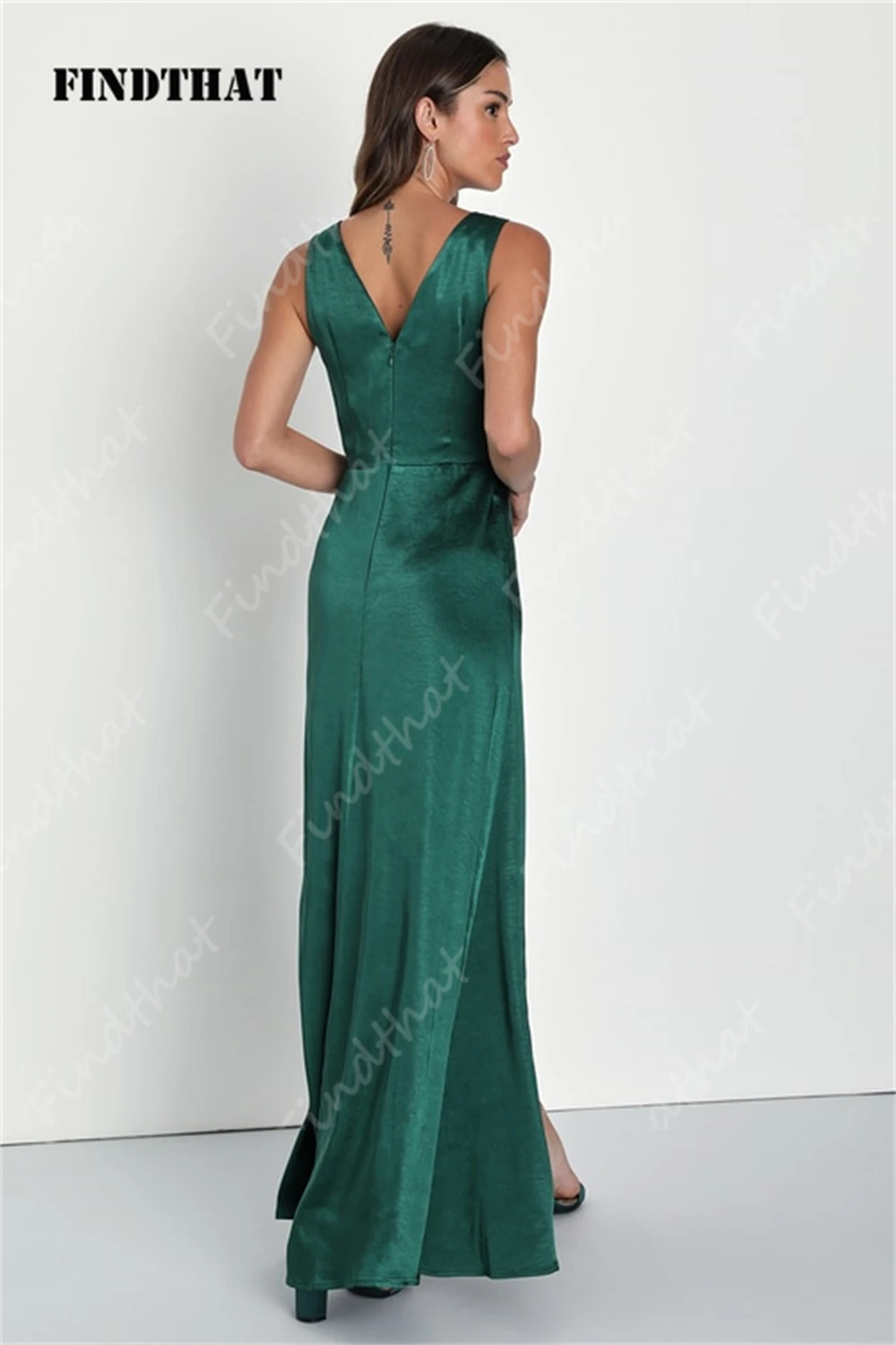 Findthat Emerald Elegant Deep V-Neck Satin Bridesmaid Dress 2024 Sleeveless Pleated Maxi Prom Gowns Sexy Front Slit Floor Length