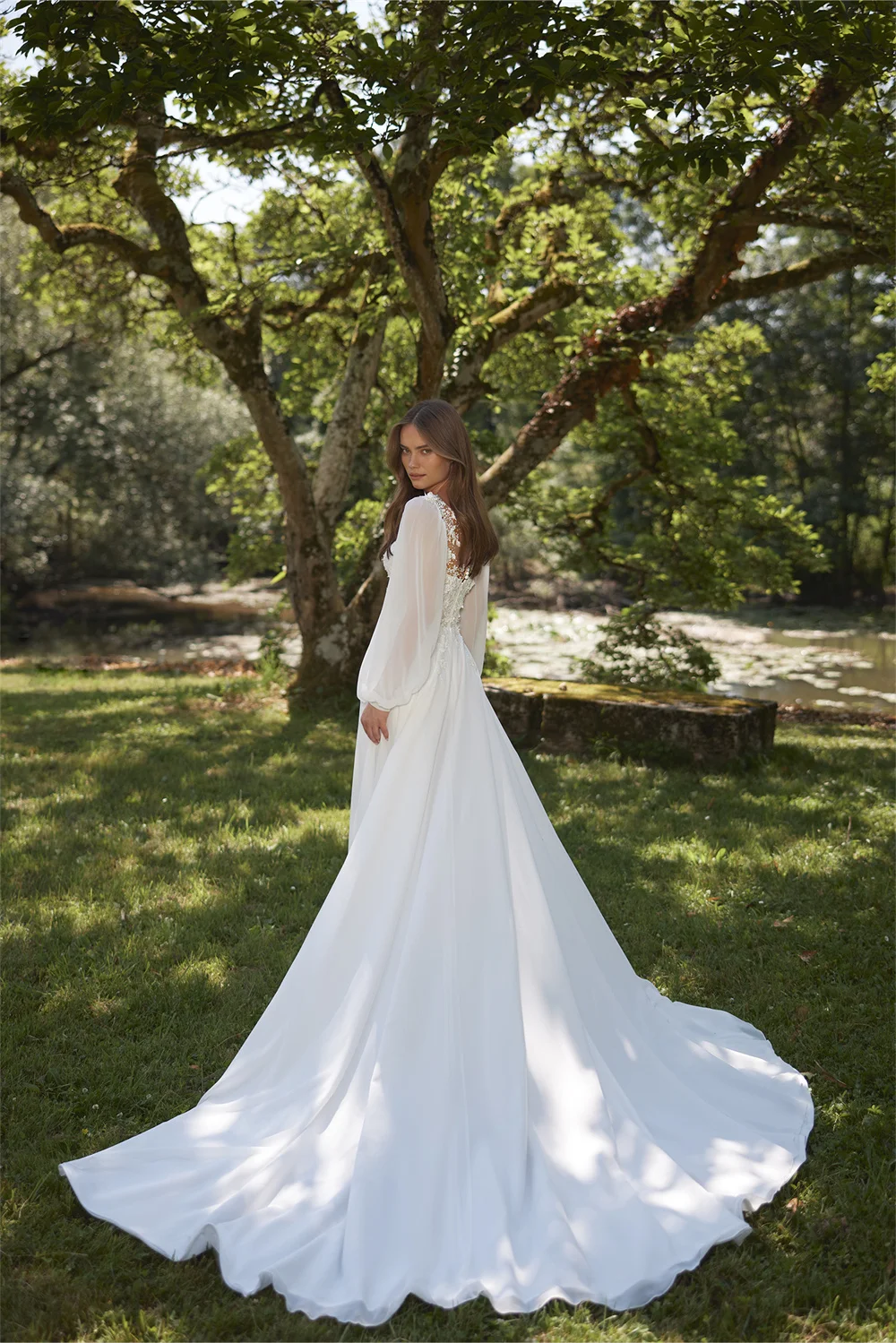 Tokyo White Elegant Sweetheart Neck Customized Wedding Party Long Sleeve Side High Split Bridal Gown A-Line Zip Wedding Gown