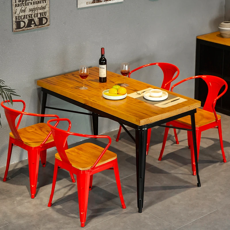 Ensemble de table à manger et chaise avec cadre en métal, restaurant moderne