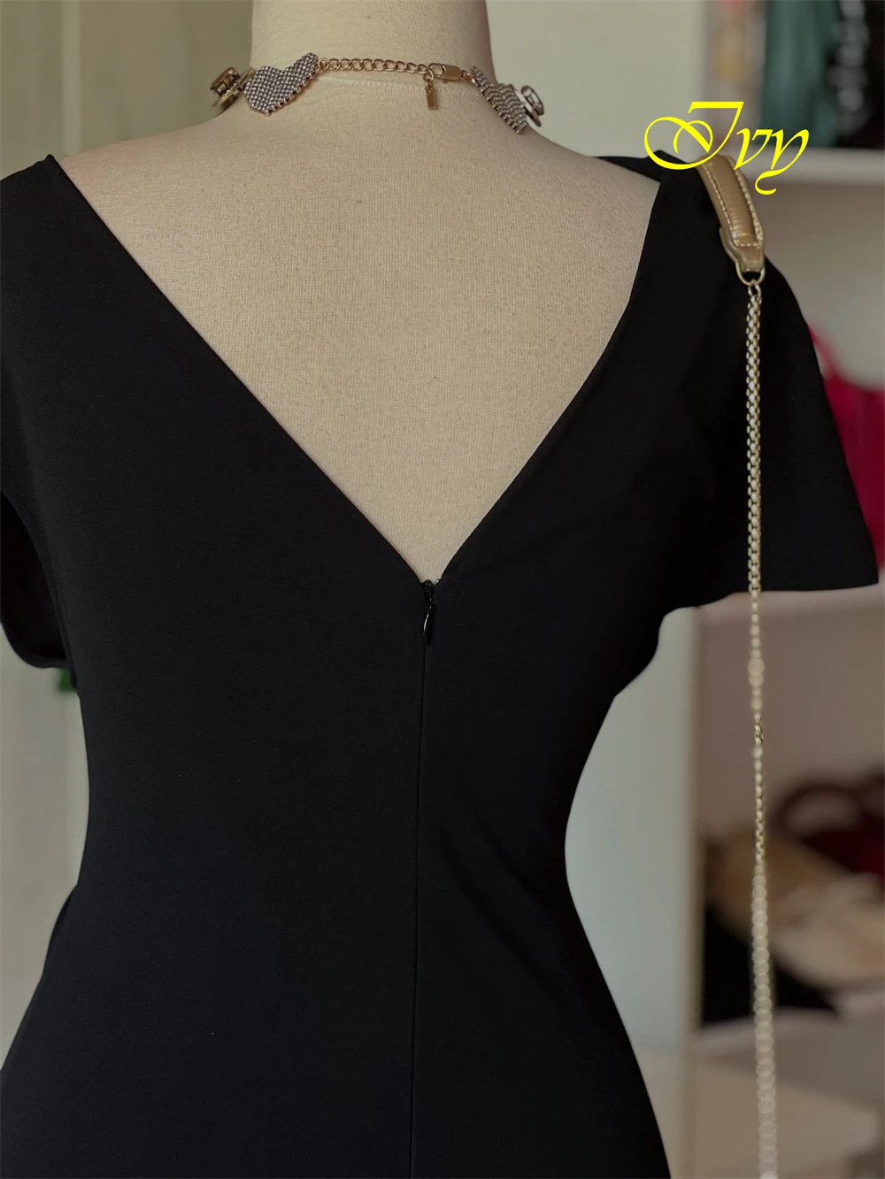 Customized Simple Off the Shoulder Sleeveless Evening Dress Delicate Jersey Prom Dresses Temperament Black Homecoming Gowns