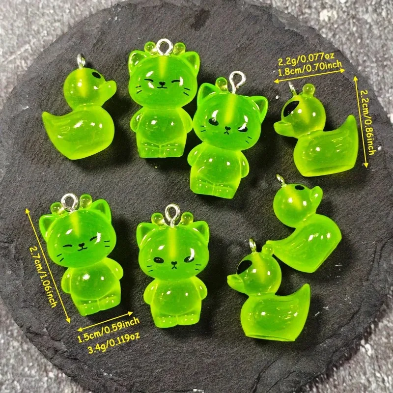 8 Stück Leuchtende Alien-Katzen-Enten-Harz-Anhänger, Kreative im Dunkeln Leuchtende Tier-Anhänger, DIY Niedliche Ohrringe Halskette Schmuck-Charms – Detail 1