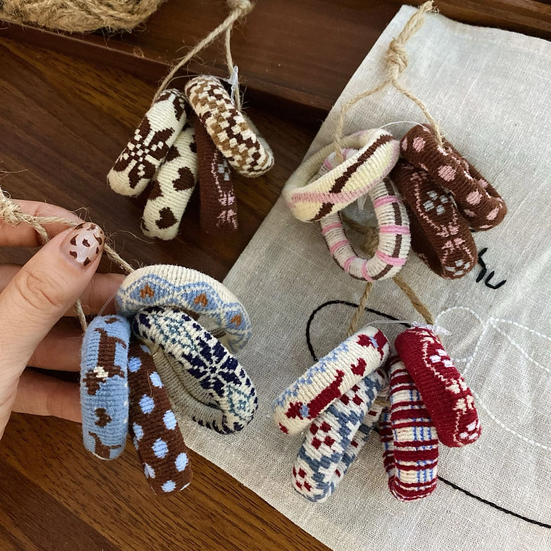 4 Stück Haargummis mit Bohemian-Print für Damen – weiche elastische Haarbänder mit Paisley-, Hahnentritt- und Stammesmustern, Vintage-Haargummis