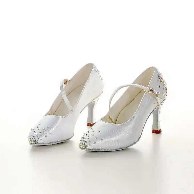 Кроссовки, современная танцевальная обувь для женщин, атласная атласная обувь для вальса на домашней подошве, профессиональная обувь для латинских танцев, сверкающие бриллианты