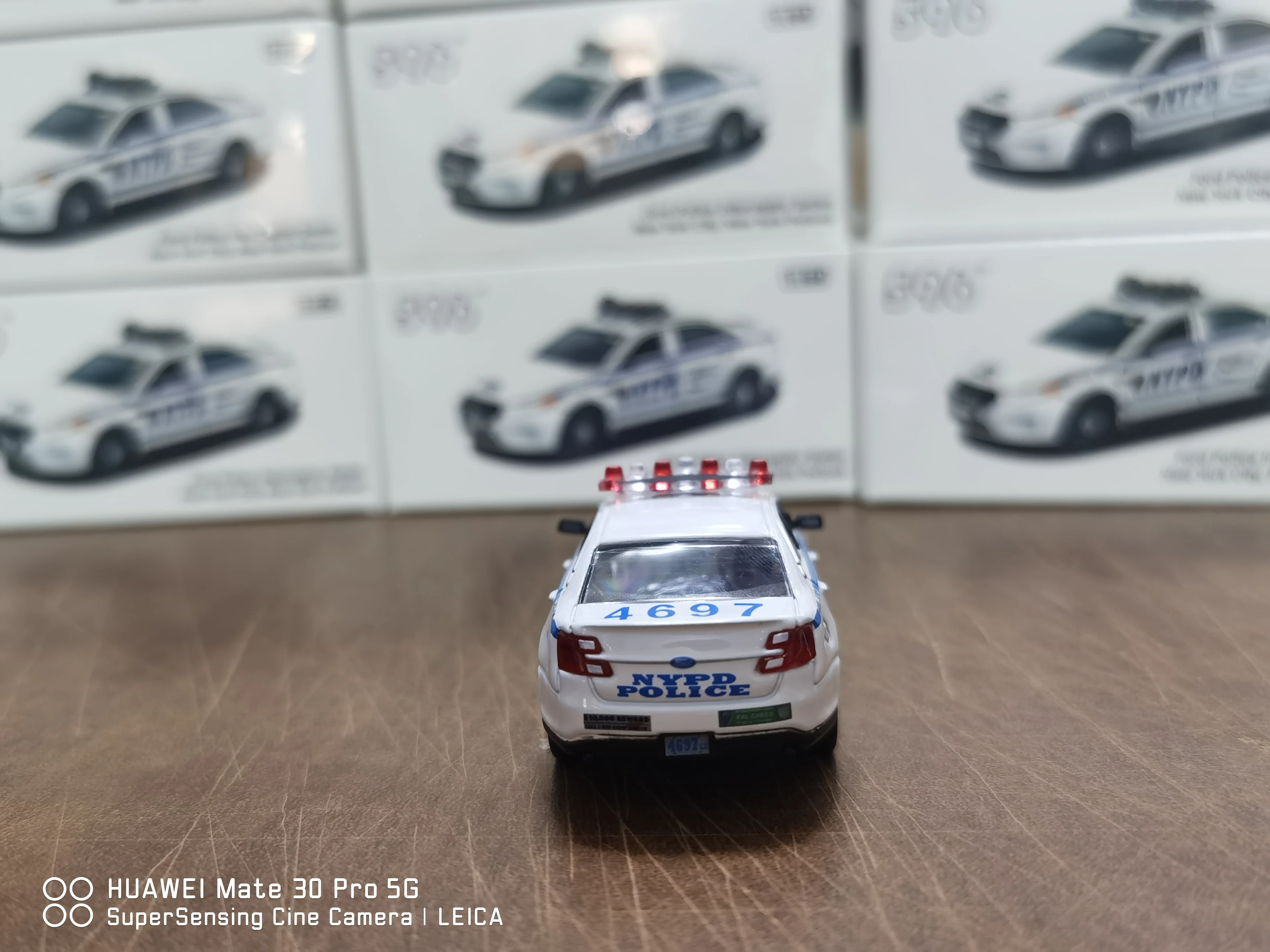 596 Model 1:64 Ford Taurus Police Car Herd Collection die cast alloy car model decoration gift