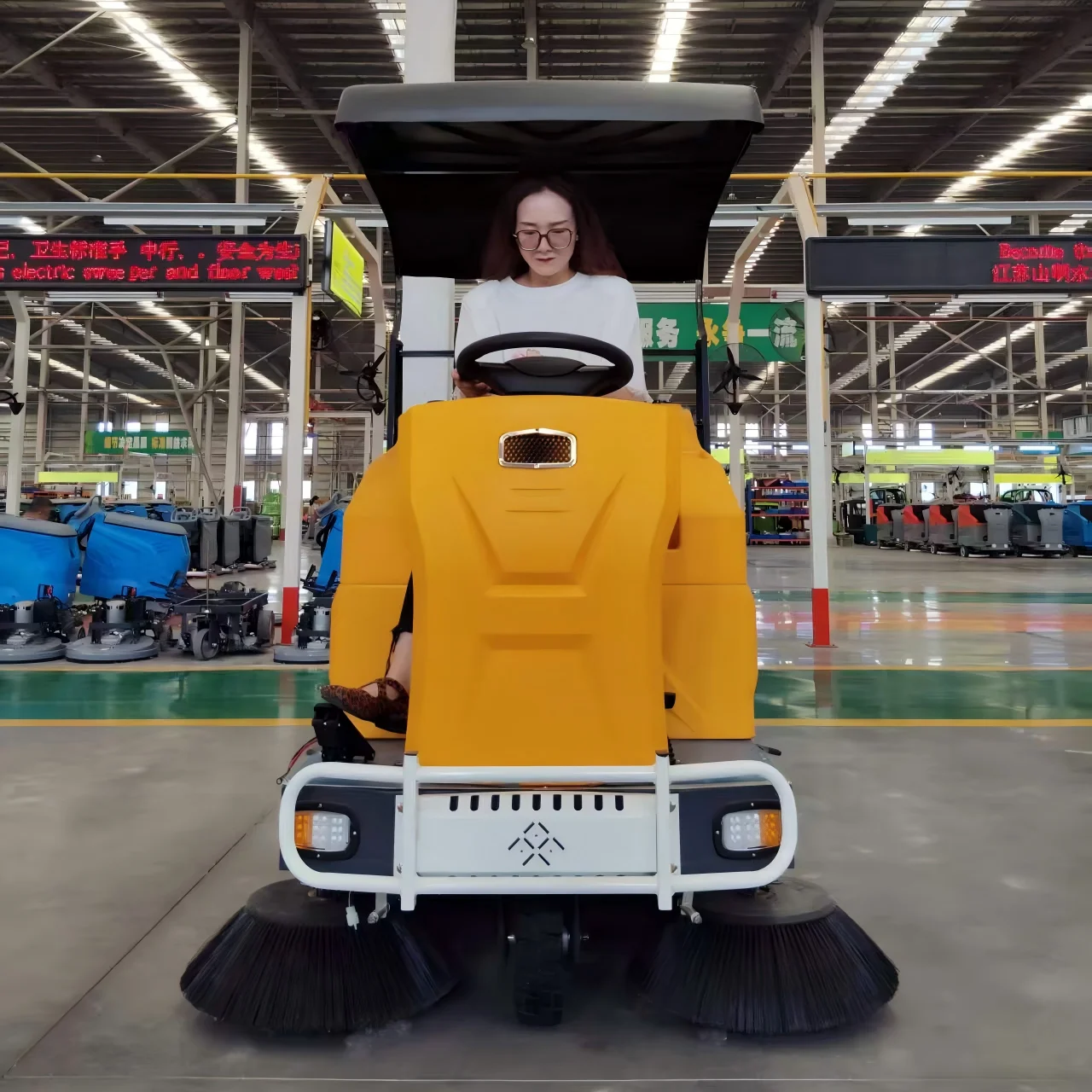 1300 High Efficiency Riding Road Cleaning Sweeper Factory Hospital Mall
