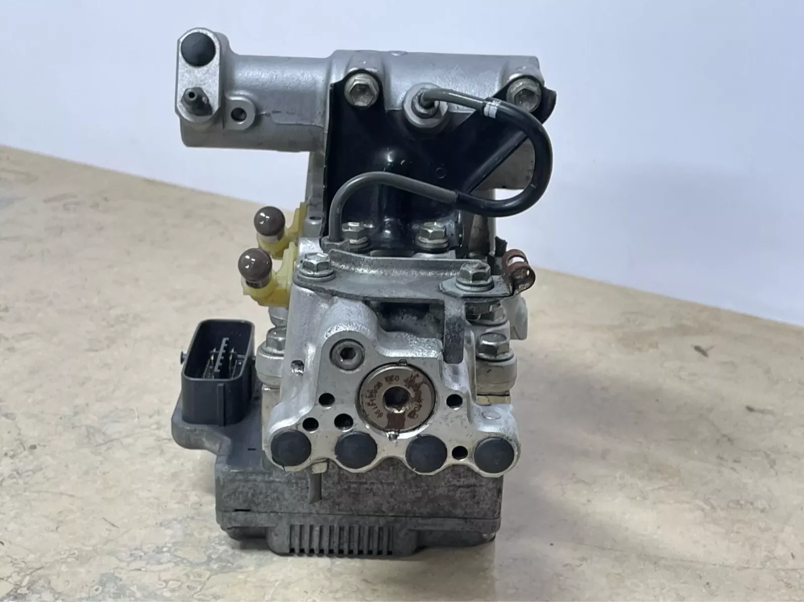 High Quality ABS Brake Actuator Pump Assembly 47210-47350 4721047350 For Toyota Prius 2010-2015