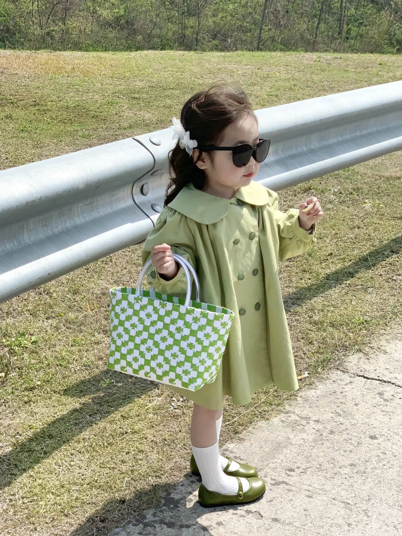 

Girl Coat Girl Trench Coat 2023 Spring New Baby Girls Avocado Green Lapel Medium Long Trench Coat Western Style Children Coat