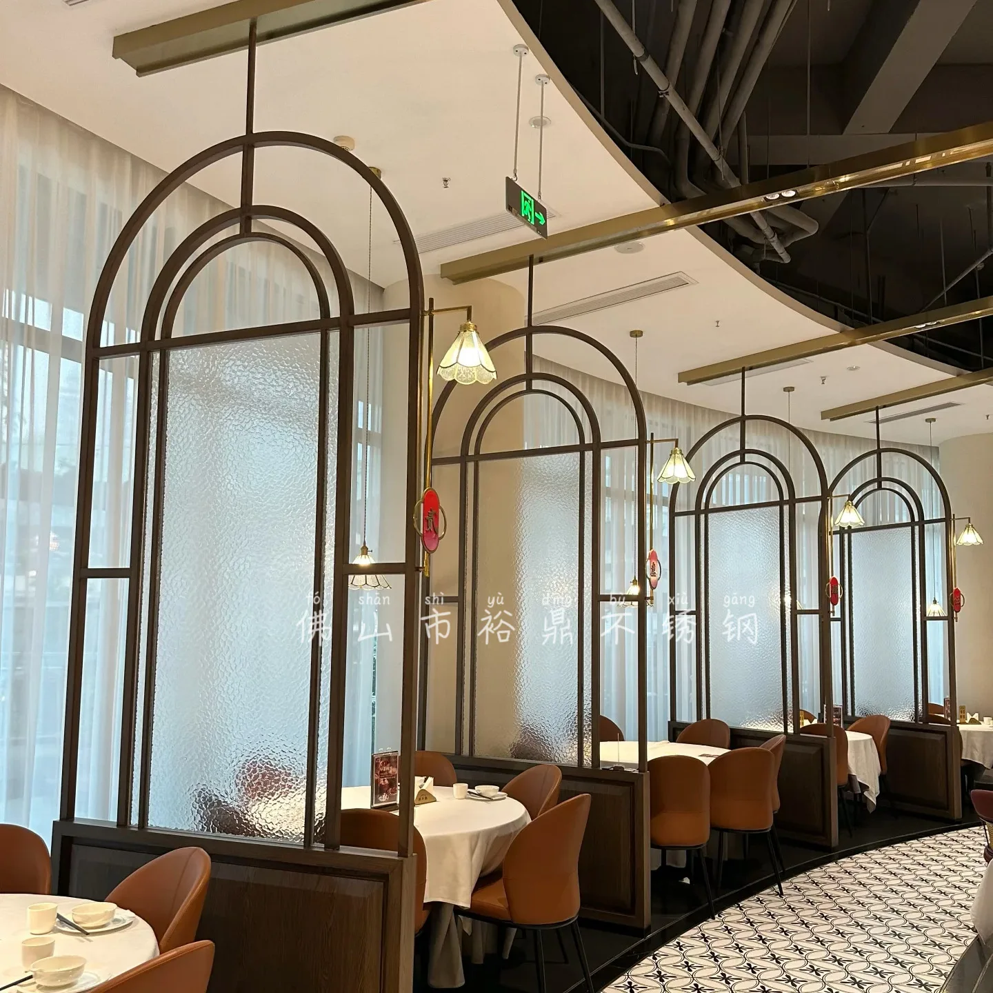 Retro new Chinese stainless steel glass screen hotel restaurant sofa partition clothing store acrylic screen partition