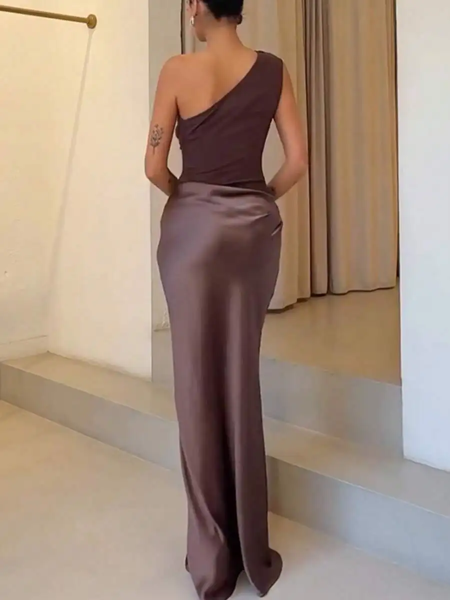Elegante Vestido Maxi de Satén con un Solo Hombro Descubierto y Fruncido en la Espalda para Fiesta de Graduación, Cóctel o Invitada de Boda