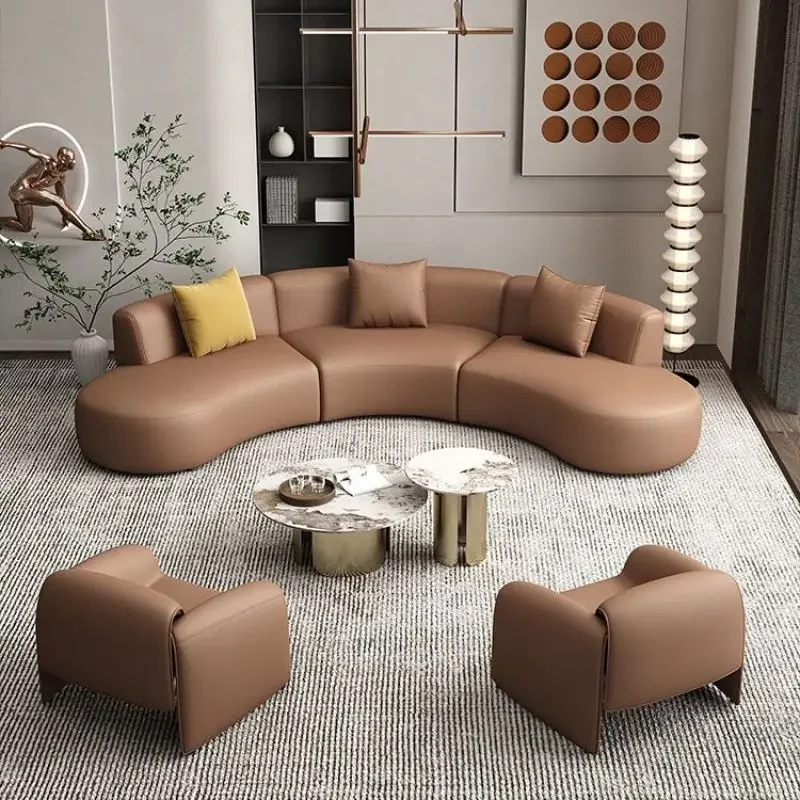 Canapé de réception incurvé semi-circulaire dans le hall du hall, le bureau des ventes dans le hall d'exposition du club-house, les clients de réunion