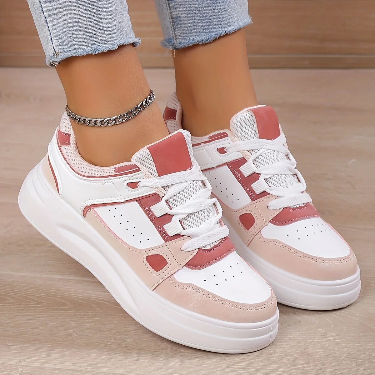 2024 Platform Sneakers Round Toe Flatform Non-slip Sporty Shoes Outdoor Skate Womens Shoes Lightweight Lace Up Designer Shoes