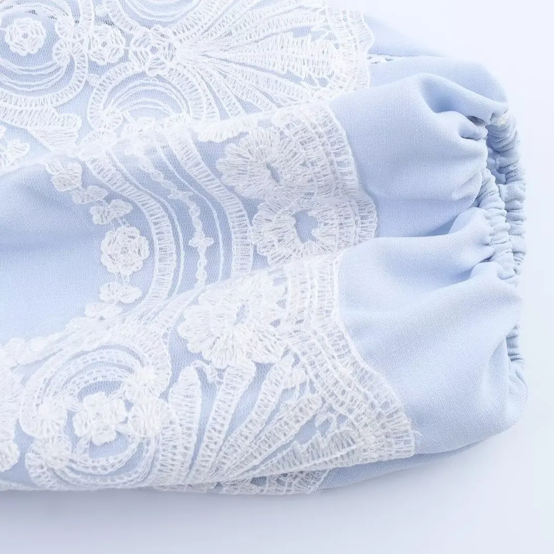 

Loose Lace Trimmed Long Sve round Ne irt Women's plus Size Lantern Sve irt Comfortable Breathable Polyester Fiber