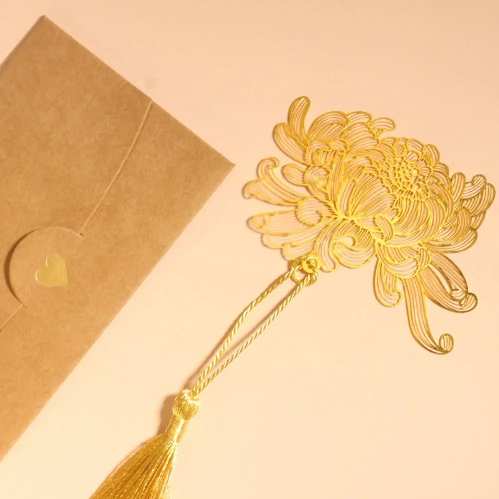 Ginkgoblatt ausgehöhltes Blatt Blumen Lesezeichen Lotus Chrysantheme Metall Leselesezeichen Retro kreatives Blattader Metall Lesezeichen