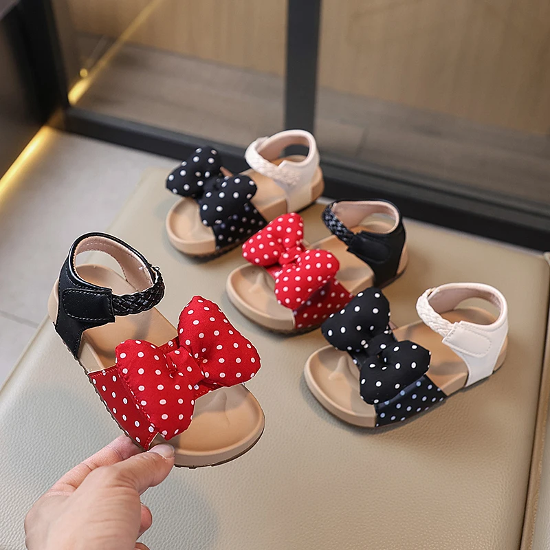 

Сандалии с узлом-бабочкой для девочек, новинка лета 2024, летние модельные туфли принцессы в горошек для девочек, красные, черные, мягкие туфли на плоской подошве для малышей