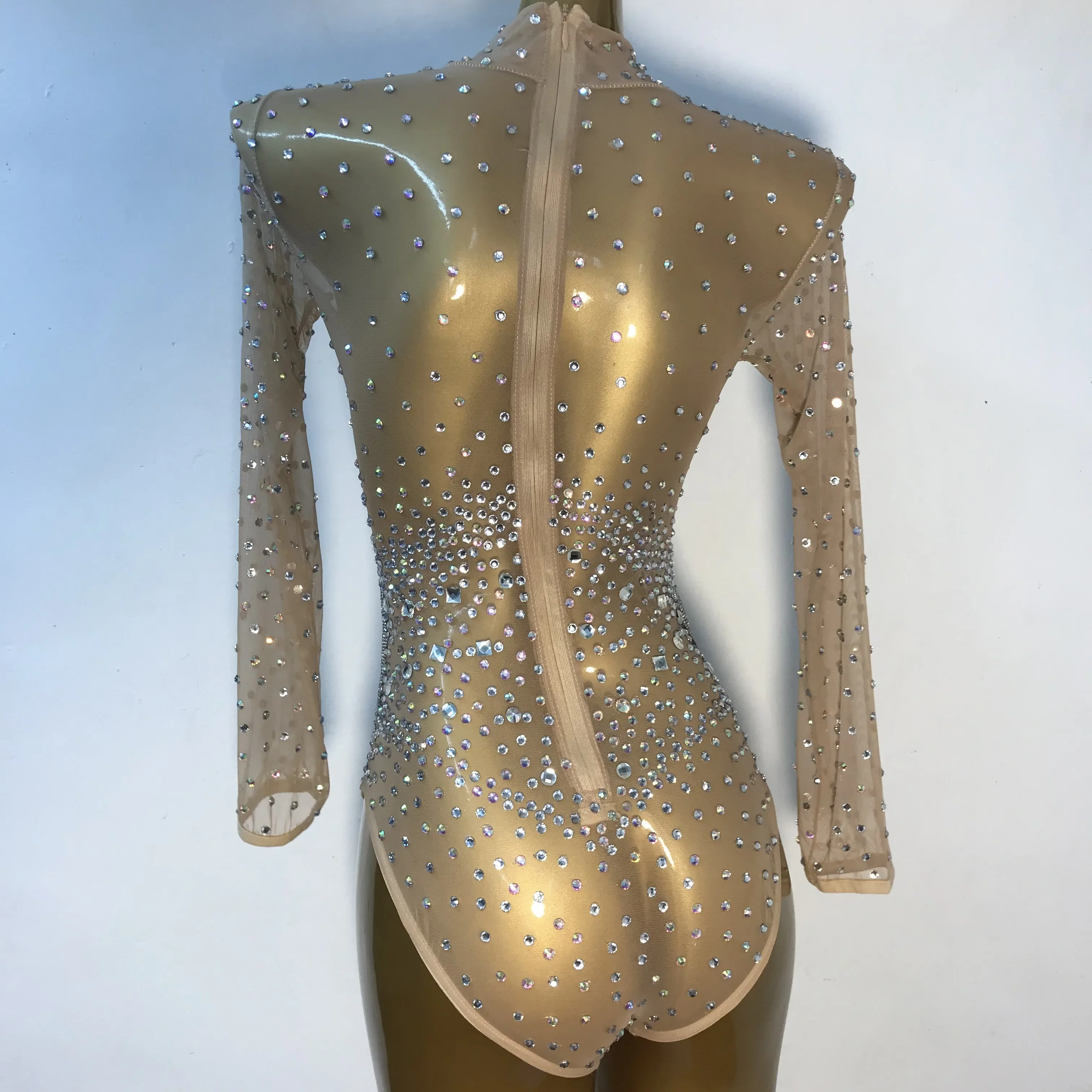 Roupa em malha com cristais e strass brilhantes, bodysuit para noite, festa de aniversário, maiô transparente, boate, cantor, dança, pedras grandes