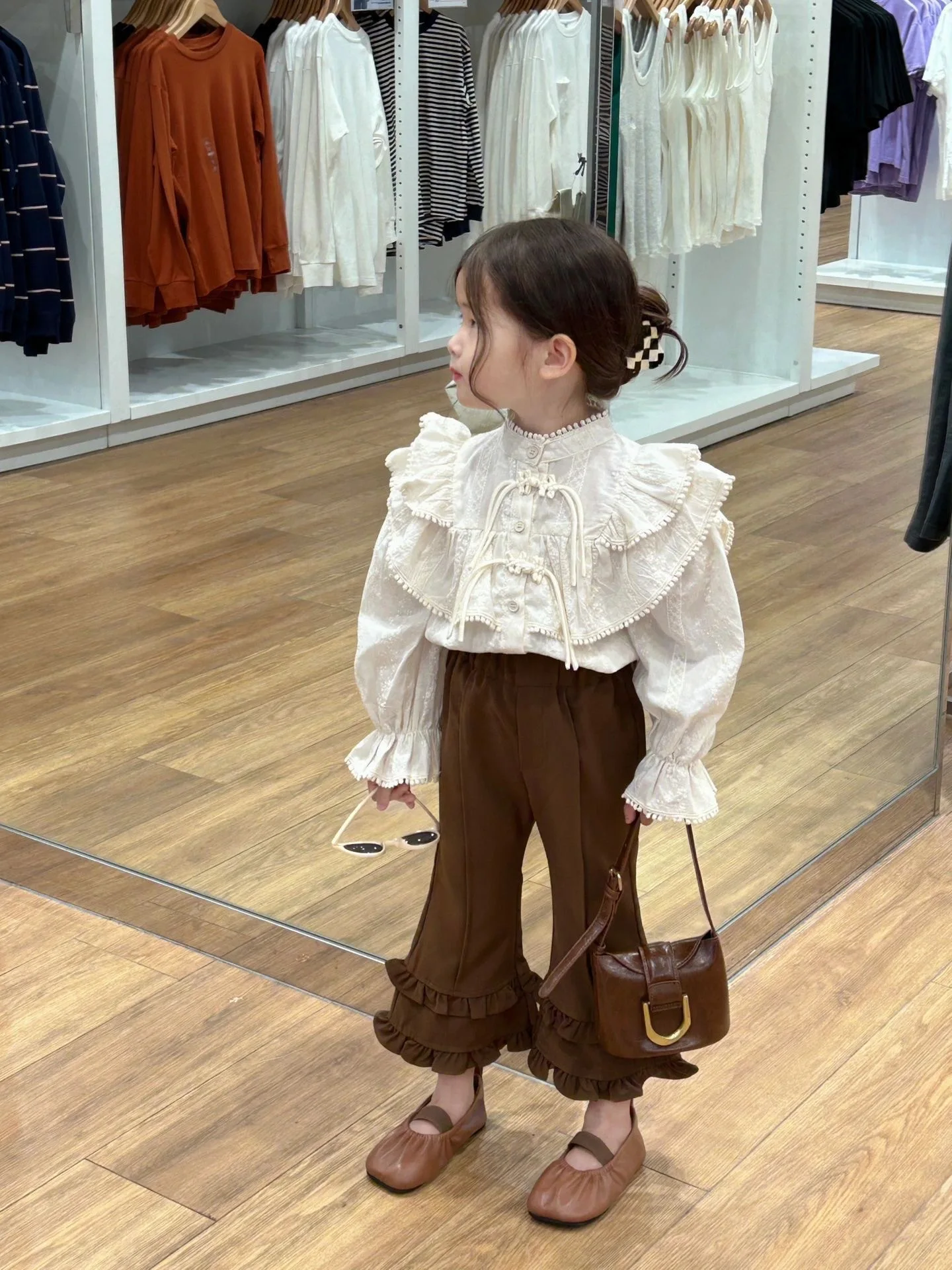 

2025 New Spring Girl Autumn Outfit Temperament Court Style Lace Retro Button Down Shirt Small Stand Collar Fly Sleeve Shirt Top