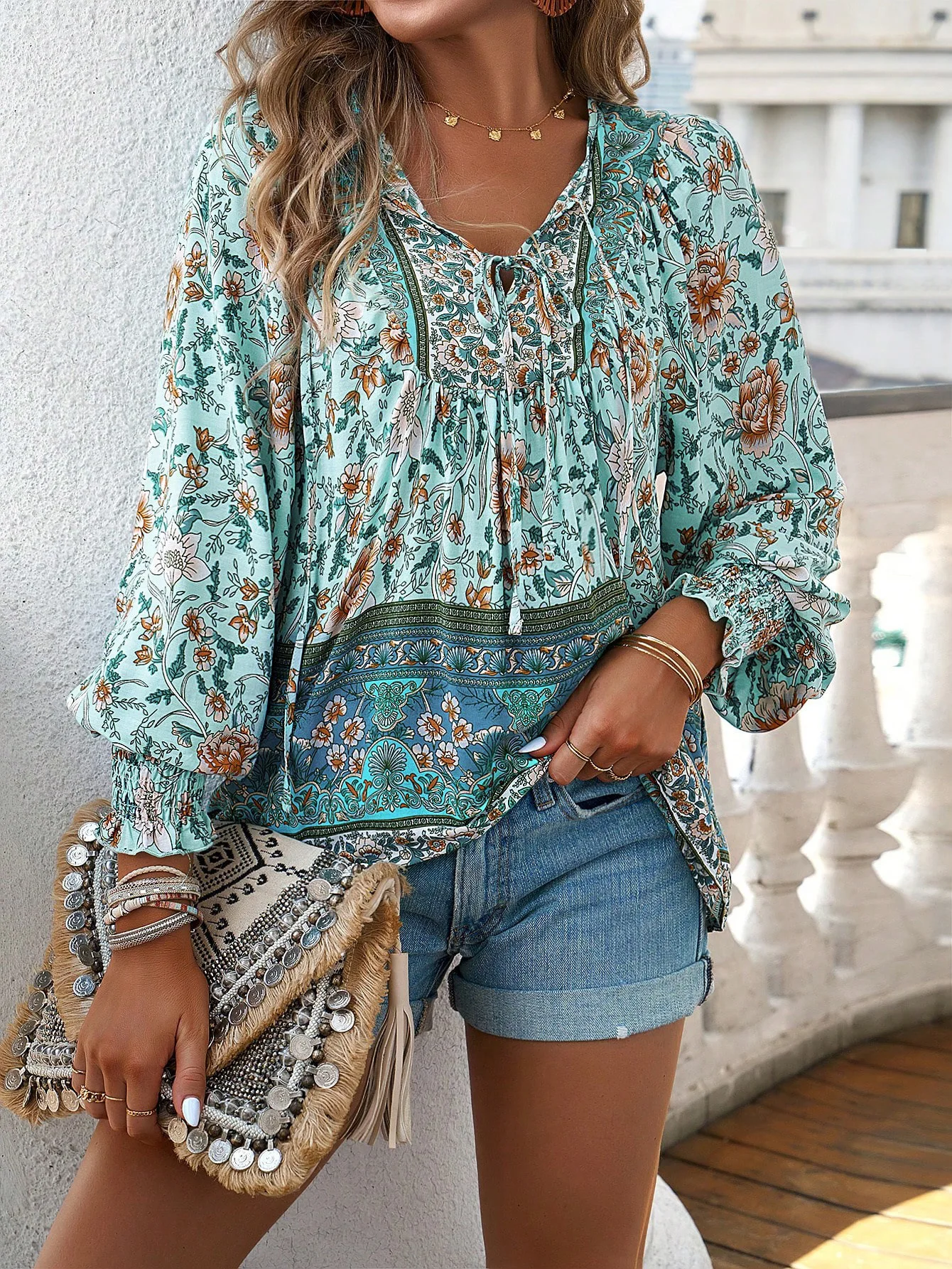 Sommerliche Damen-Chiffonbluse mit Print, elegantes V-Ausschnitt-Langarmshirt, ungeöffnete Vorderseite, Freizeitbluse – Detail 14