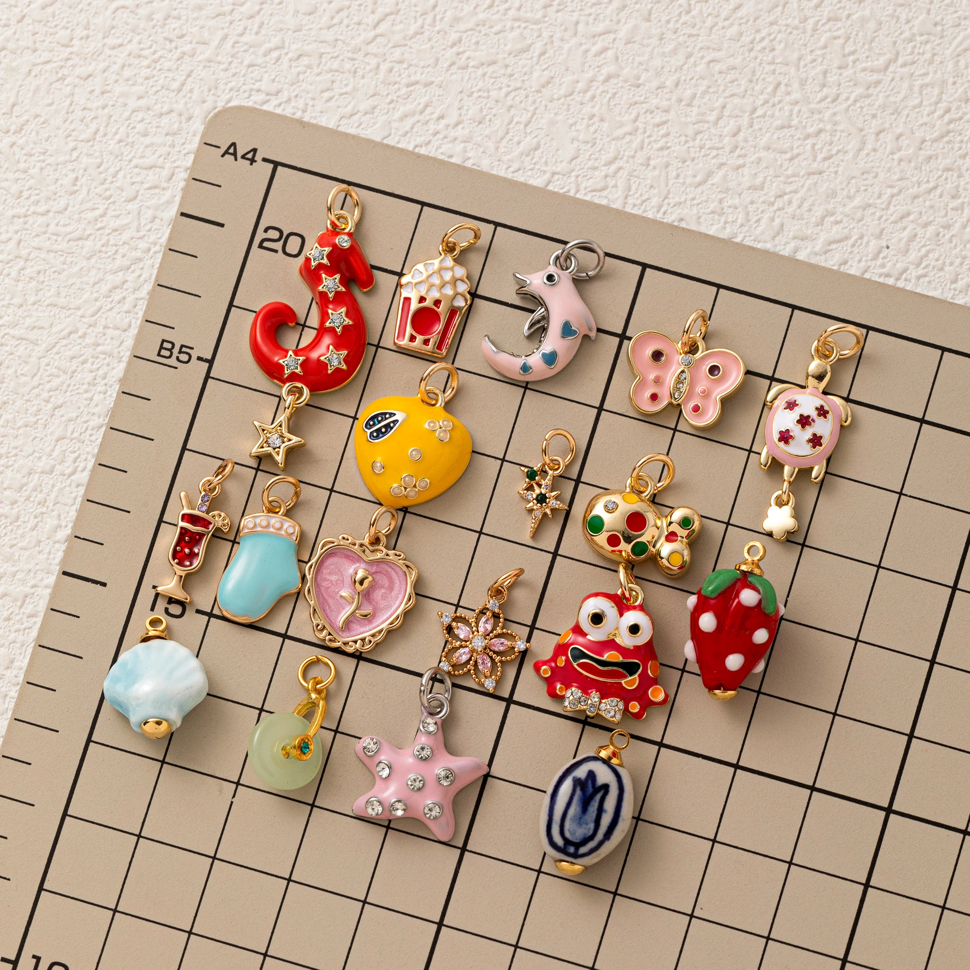 

Simple DIY Ocean Series Cute Wind Little Pig Bird Colorful Drip Oil Charm Set Pendant Jewelry