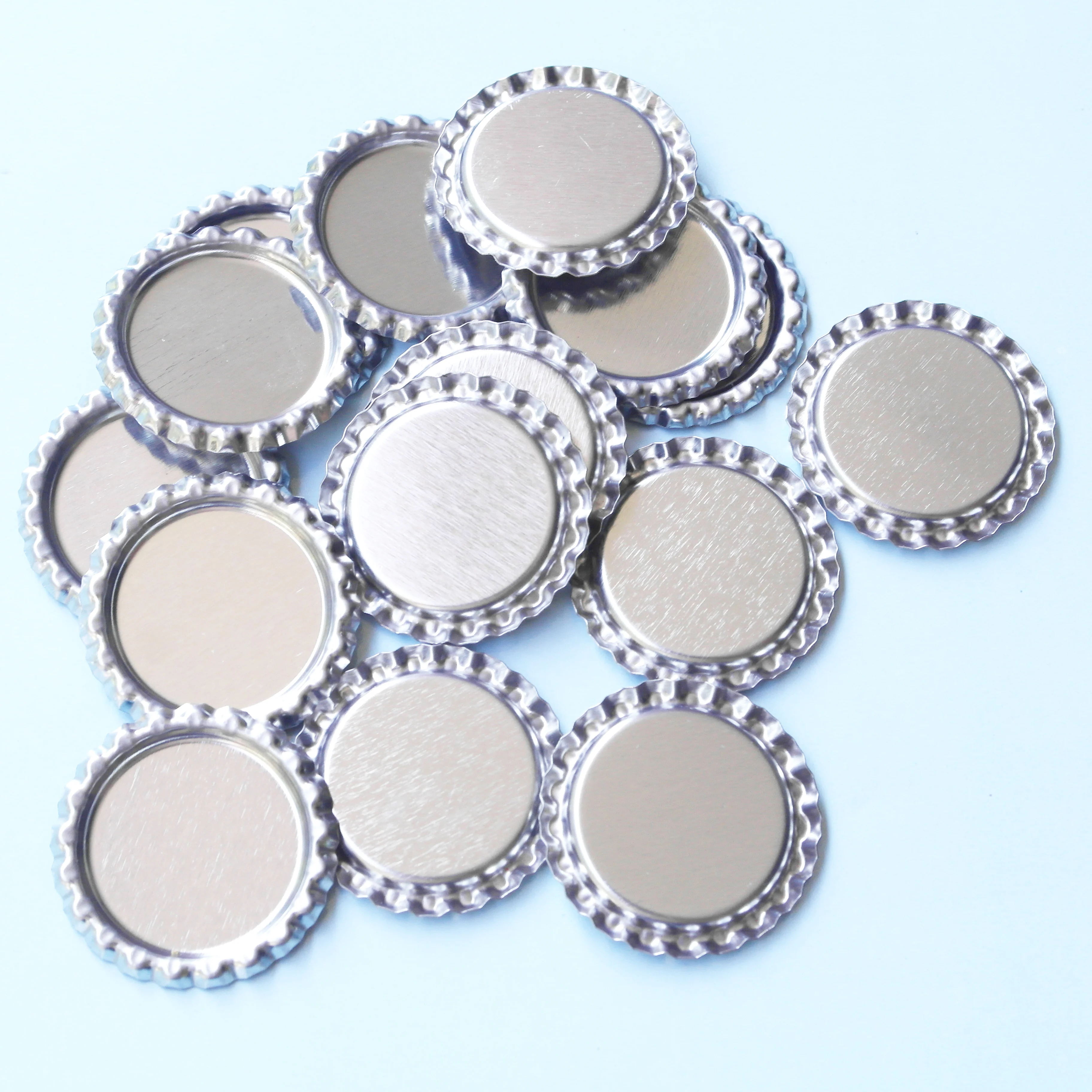 Free Shipping 500 Pcs/Lot Sliver Both Side Colored Flattened Bottle Caps Flat Dome Bottlecap For DIY Crafts & Jewelry With Hole