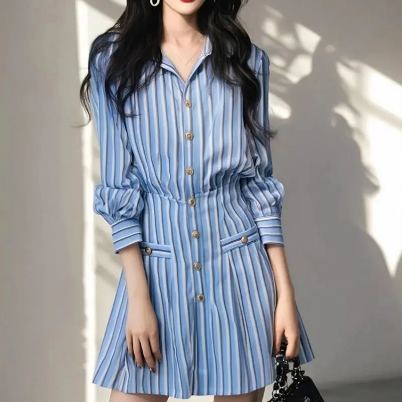 

Spring and Autumn new Korean blue and white striped dress gold buckle waist thin bubble sleeves retro shirt skirt female
