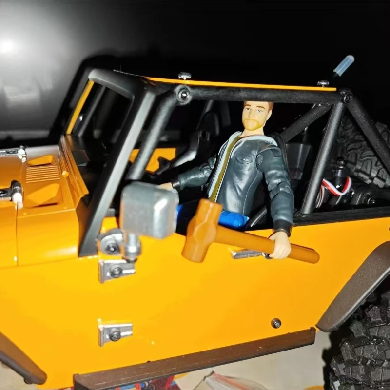 1 SZT. Symulacja Plastikowa Maska Mężczyzna Młot Brat Mobilny Żołnierz Zabawka Lalka do Samochodu RC Crawler 1/10 TRX4 SCX10 D90 TRX6 G63 Tank 300