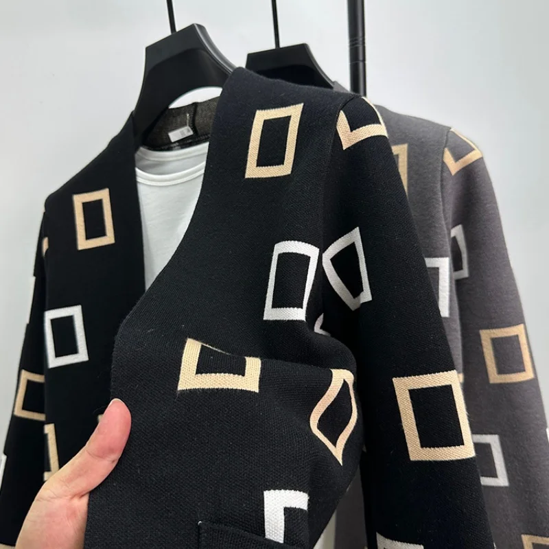 الرجال جديد الخريف عالية الجودة الرجال سترة مشغولة من الصوف الخامس الرقبة الكورية نمط هندسية الجاكار معطف شال غير رسمي ملابس للرجال