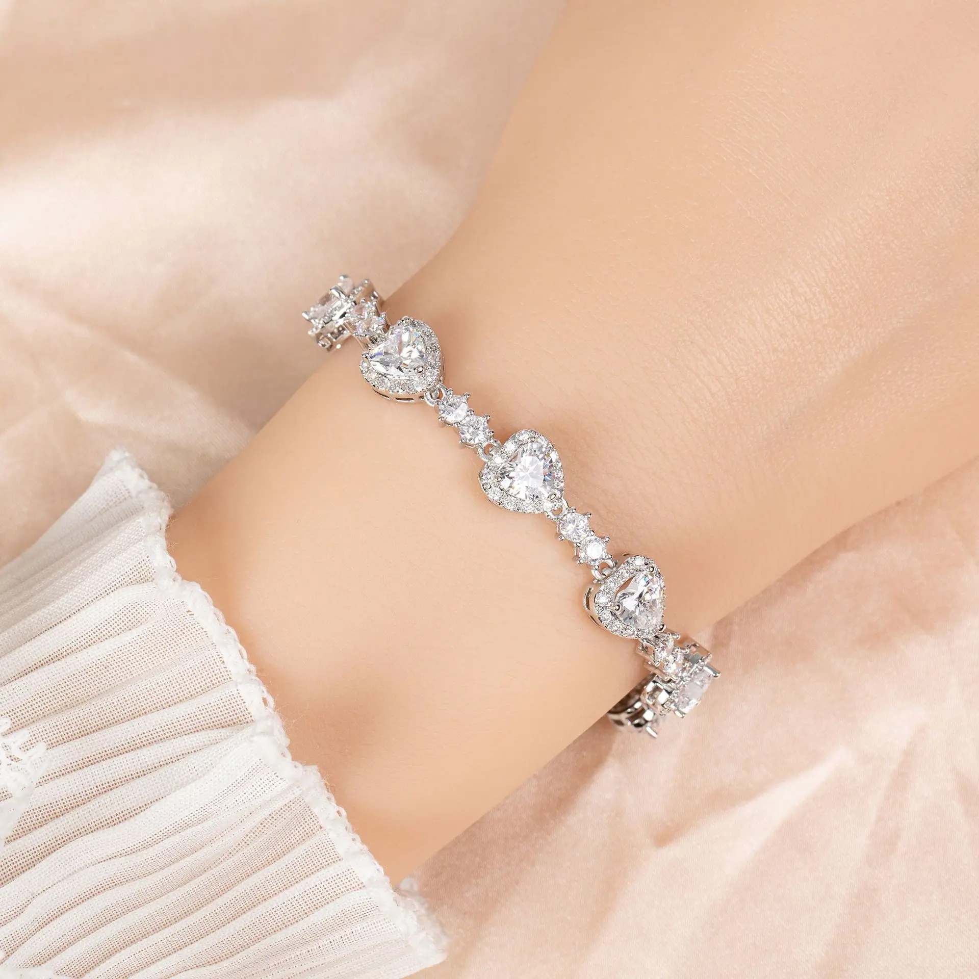 

Romantic Pop White Love Bracelet Multicolor Jewelry Set Clothing Accessories for Nigeria Prom Daily Party Wedding Travel Z-84