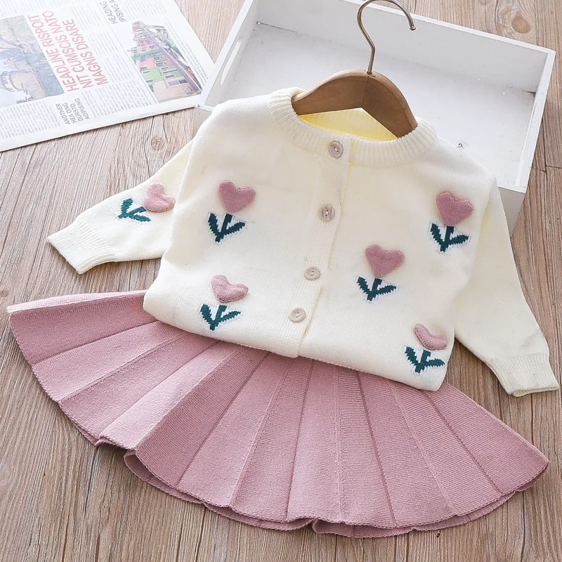 Girl baby clothing set autumn and winter cartoon flower clothing set new children\'s knitted sweet and cute top+pleated skirt set