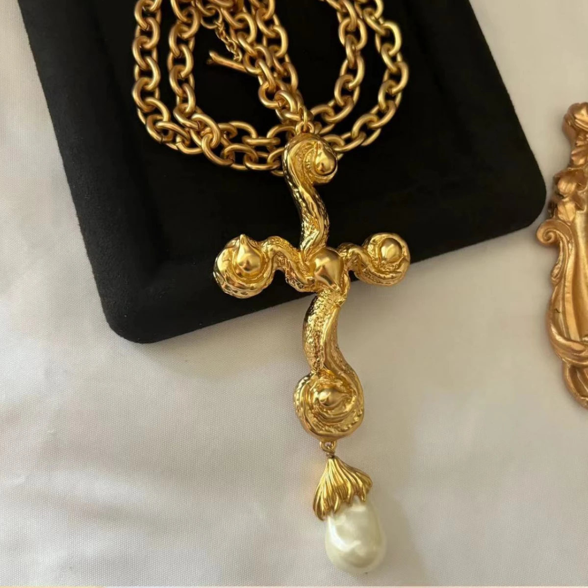 

Europe America Brass Gold Plated Pearl Long Necklace Sweater Chain Woman Top Quality Art Jewelry
