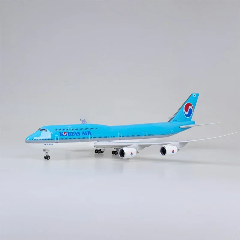 New 1/160 Airplane Korean Air 747 B747-8 Airline Civil Airliner Model LED Light Landing Gear 47CM Plane Model Gifts Display Show