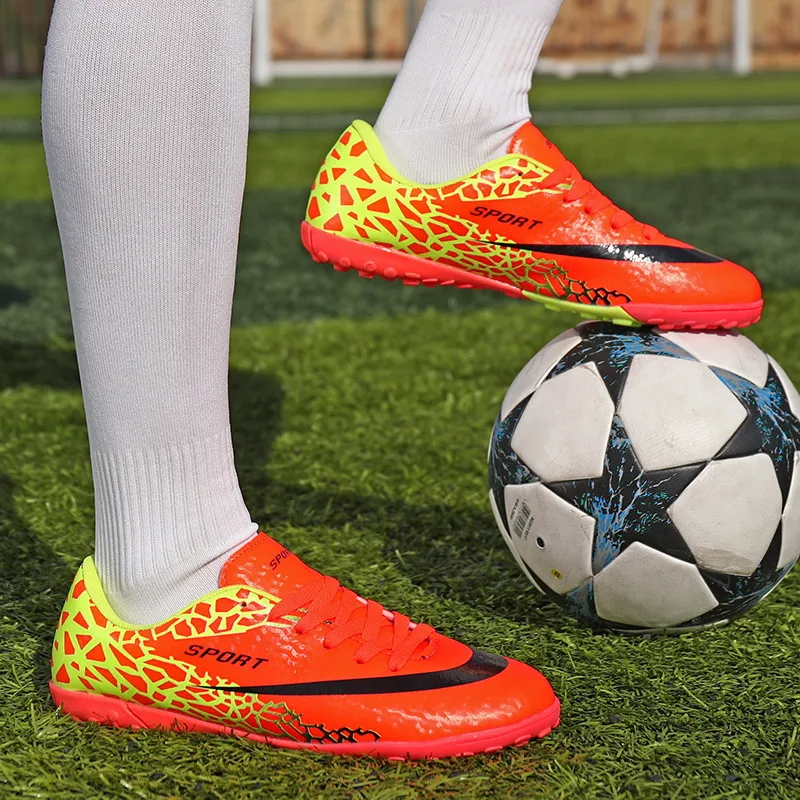 Chaussures de football à lacets pour hommes et femmes, baskets orange pour enfants, chaussures de football bon marché, extérieur, FG, TF, taille 31-44